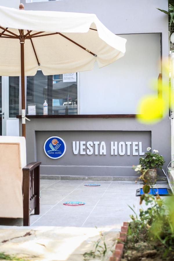 Vesta Hotel Side Exterior foto